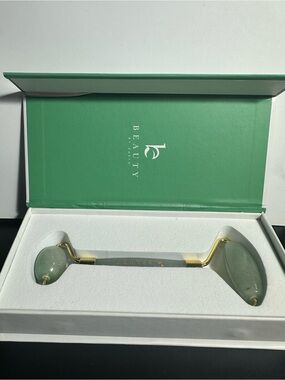 Beauty By Earth Jade Roller - Green